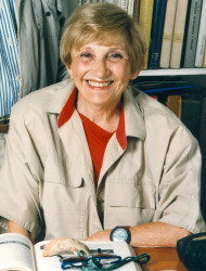 Trude Dotan (photo by Ilan Stzulman)