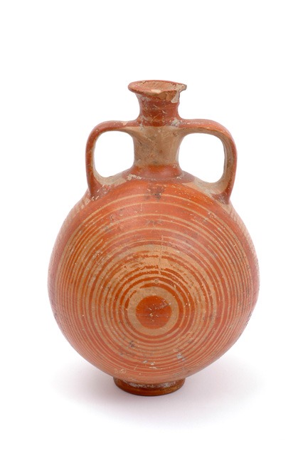 Mycenaean &quot;stirrup&quot; jug. Painted pottery. Late Bronze Age (1550-1200 BCE) (photo by Gabi Laron)