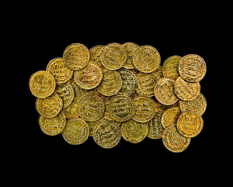 A hoard of gold coins (photo by Gabi Laron)