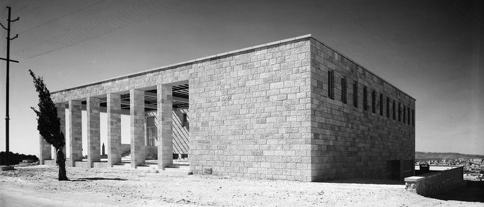 The Museum building on Mount Scopus upon the completion of construction (1941). The Hebrew University Photo Archives.
