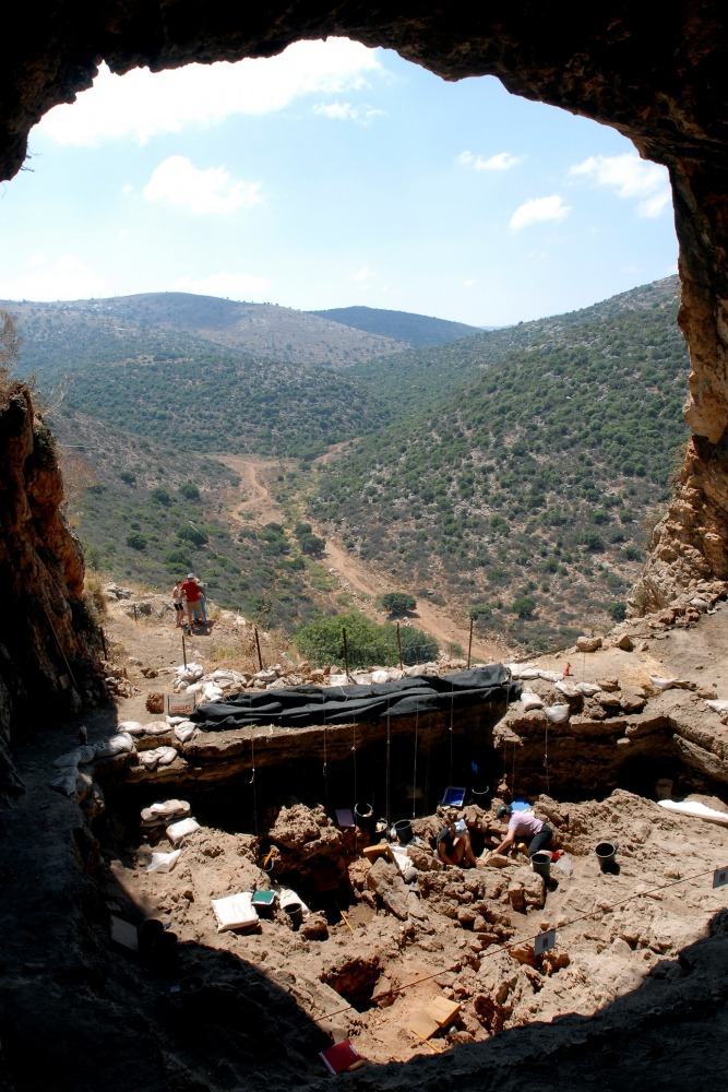 Hilazon Tachtit Cave, photo by Naftali Hilger