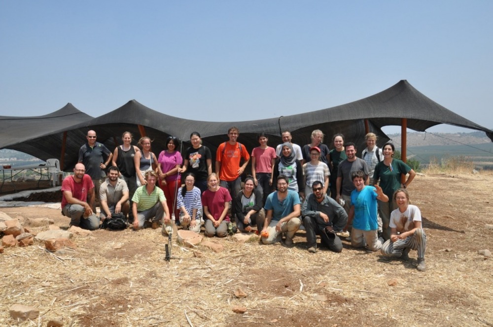 Group photo of team and volunteers at the end of the 2019 season