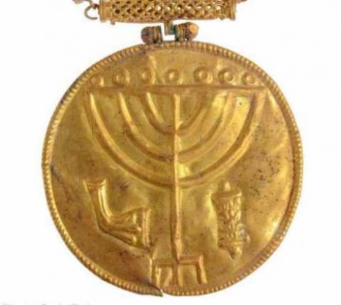 Ancient Golden Treasure Found at Foot of Temple Mount