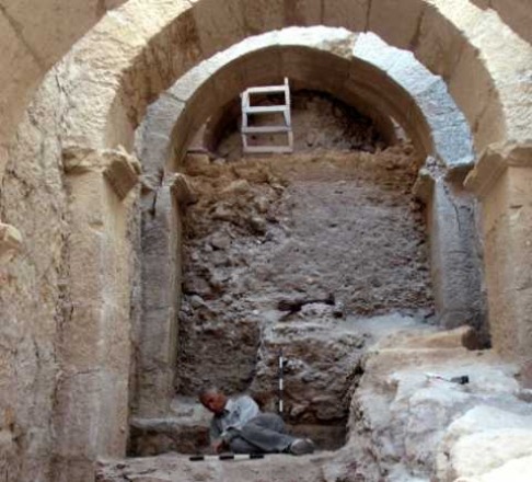 Unique entry complex discovered at Herodian Hilltop Palace